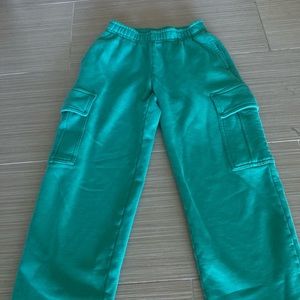 ARITZIA CARGO SWEATS- Kelly Green
